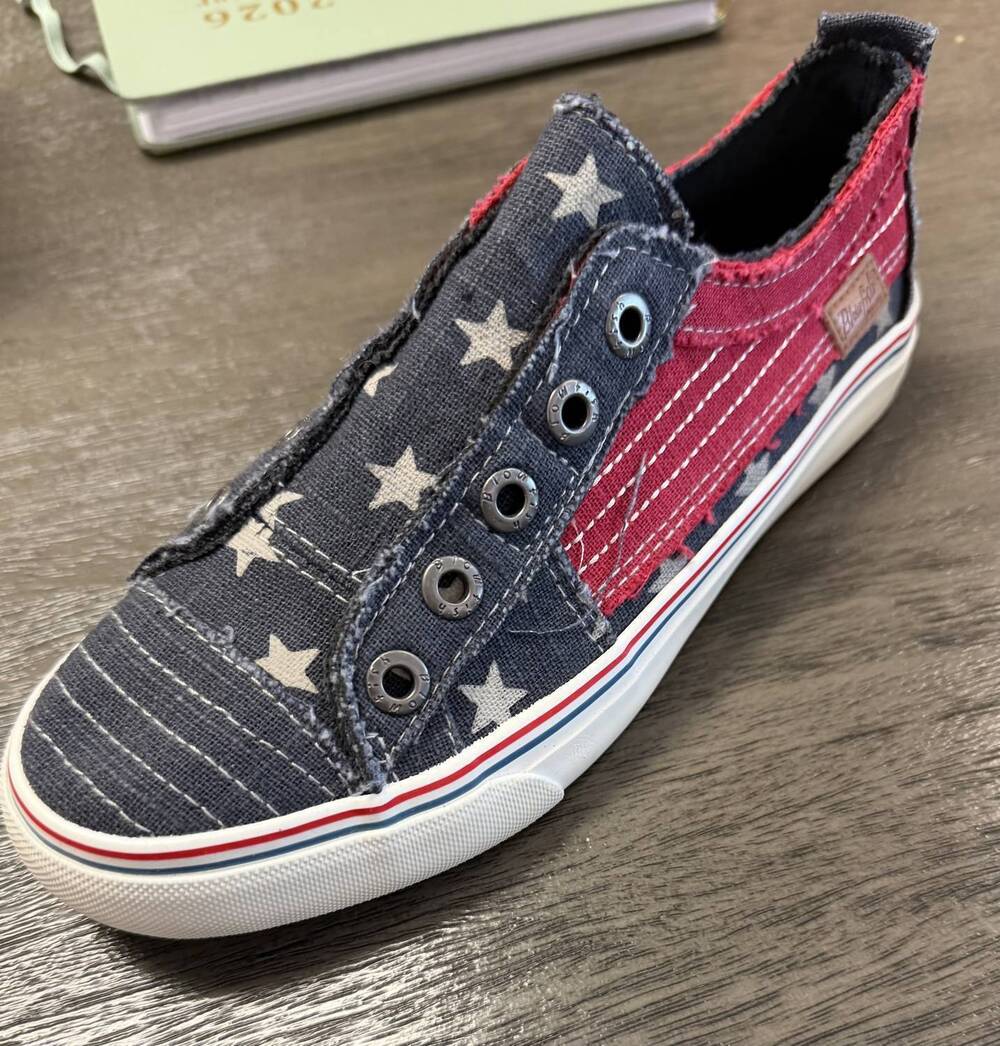 NEW BLOWFISH women's play sneaker in navy star cozumel